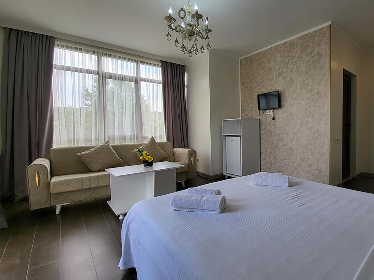 Mite Hotel Чакви Екстериор снимка