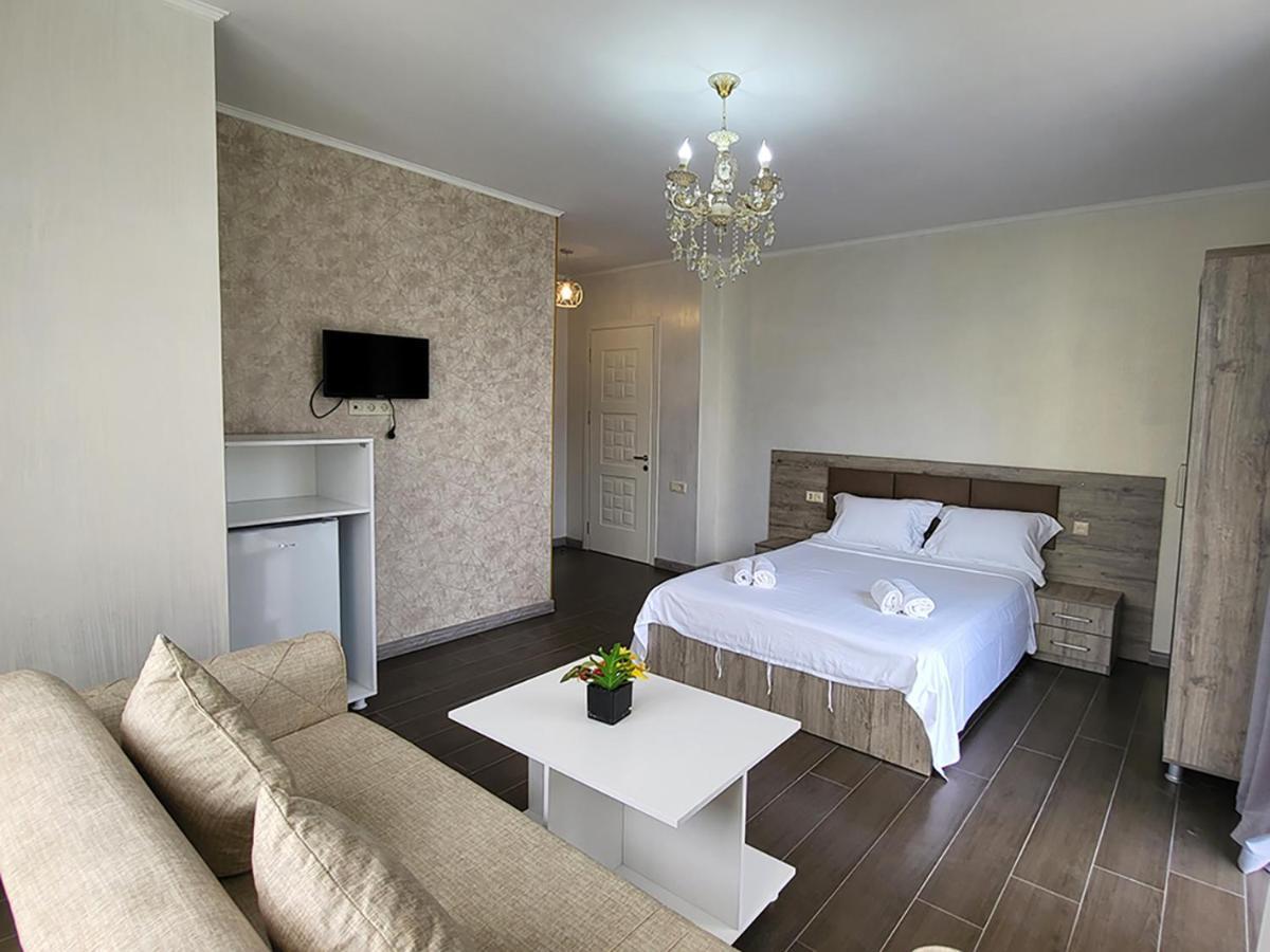 Mite Hotel Чакви Екстериор снимка