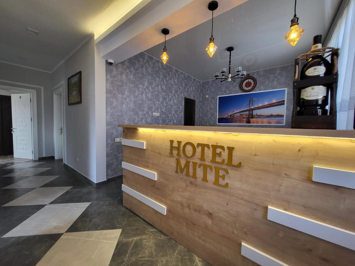 Mite Hotel Чакви Екстериор снимка